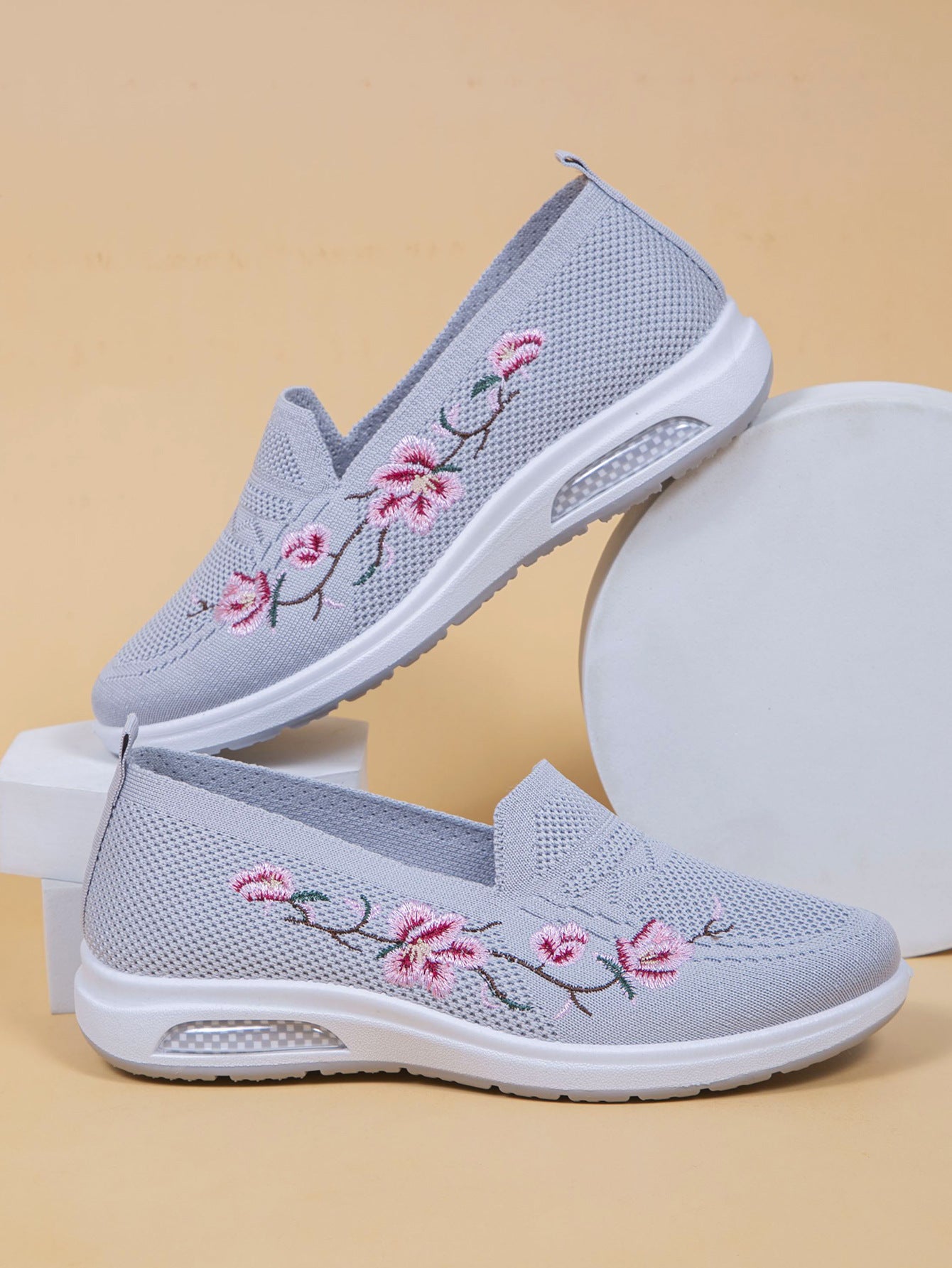 💥Hot Special Discount 70% OFF💥Women's breathable embroidered shoes, soft, comfortable & fashionable