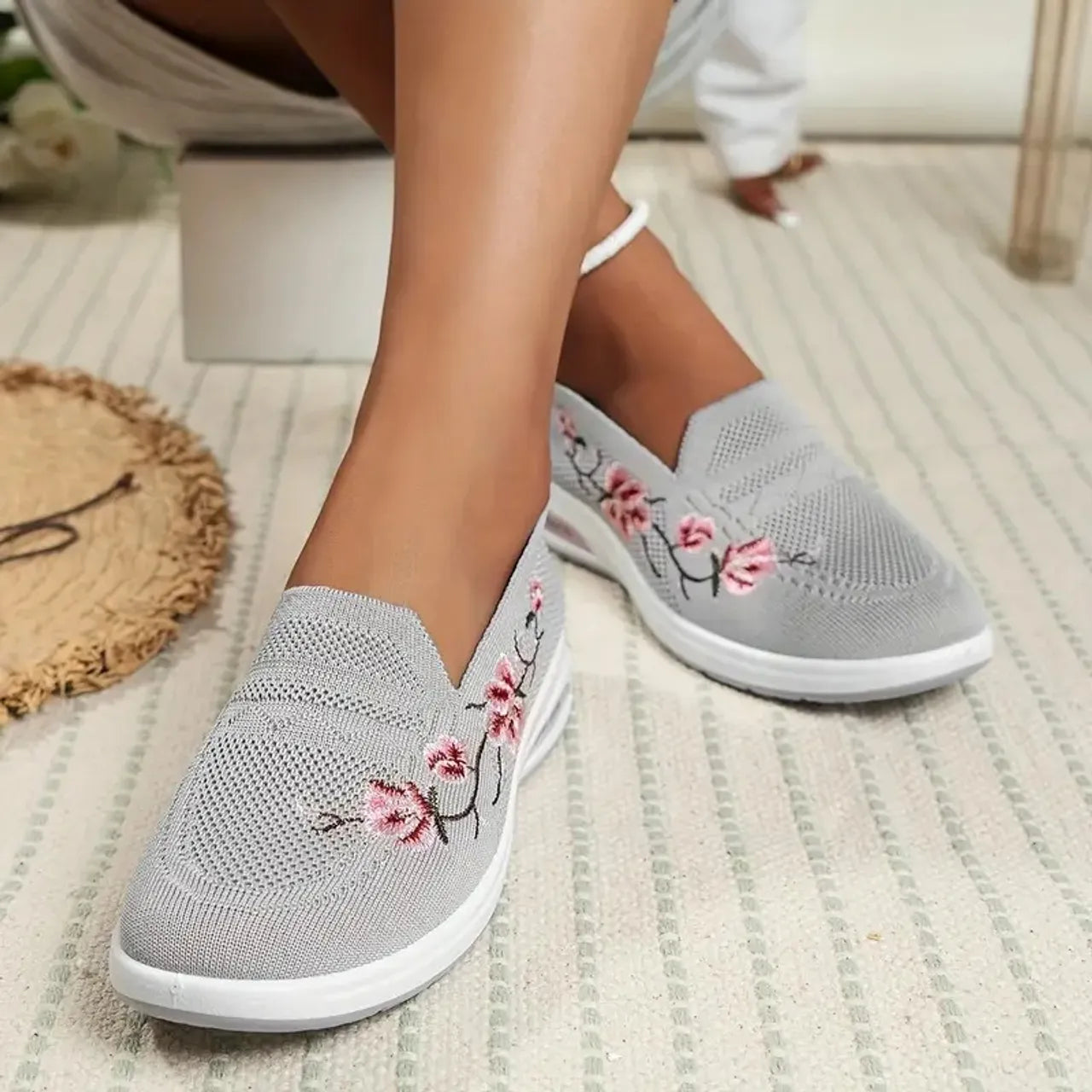 💥Hot Special Discount 70% OFF💥Women's breathable embroidered shoes, soft, comfortable & fashionable